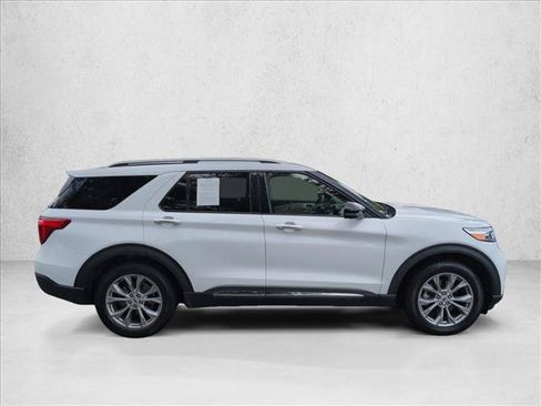 Used 2022 Ford Explorer Limited w/ Equipment Group 301A RWD image 4