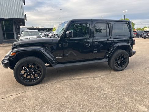 Used 2021 Jeep Wrangler Unlimited Sahara image 6