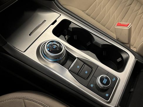 Used 2020 Ford Explorer XLT w/ Class III Trailer Tow Package image 16