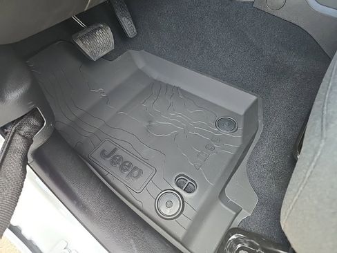 New 2025 Jeep Gladiator Sport image 31