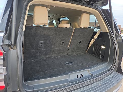 Used 2023 Ford Expedition Limited image 8