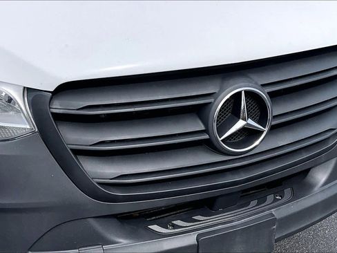 Used 2023 Mercedes-Benz Sprinter 2500 image 32