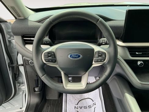 Used 2026 Ford Explorer Active w/ Active Comfort Package RWD image 9