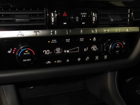 New 2026 Nissan Pathfinder SL AWD/4WD image 17