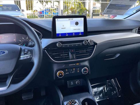 Used 2021 Ford Escape SE image 6