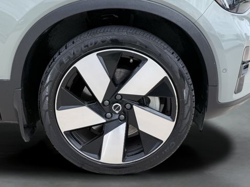 Used 2023 Volvo XC40 Recharge Ultimate AWD/4WD image 9