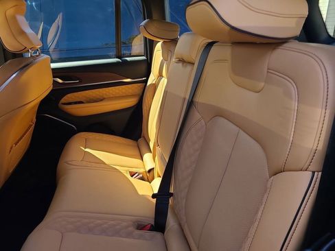 Used 2025 Jeep Grand Cherokee Summit image 20