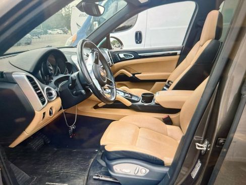 Used 2016 Porsche Cayenne AWD/4WD image 3