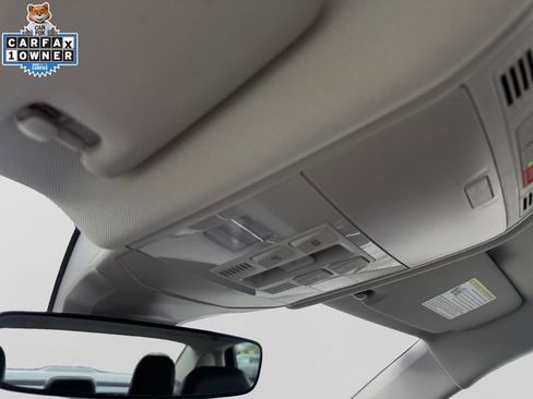 Used 2025 Volkswagen Jetta SE FWD image 27