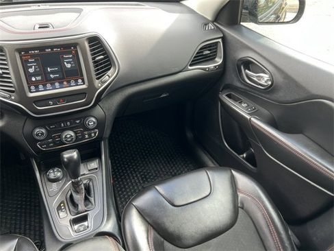 Used 2022 Jeep Cherokee Trailhawk image 33