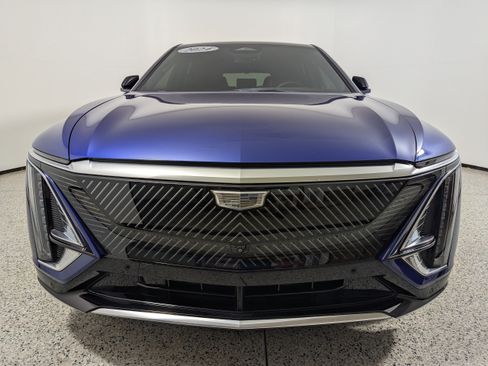 Used 2024 Cadillac Lyriq Luxury RWD image 2
