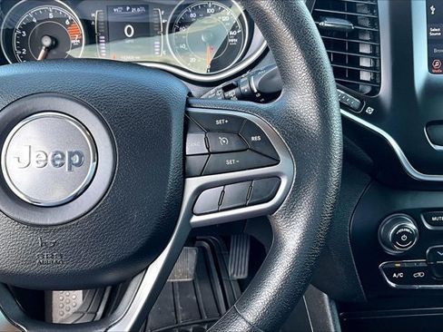 Used 2019 Jeep Cherokee Latitude w/ Popular Appearance Group AWD/4WD image 12