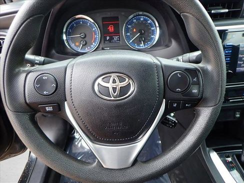 Used 2019 Toyota Corolla LE image 9