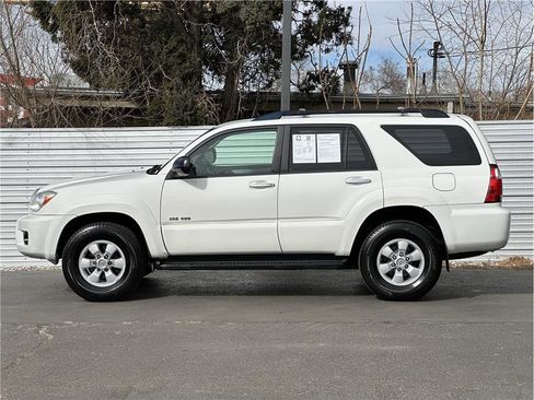 Used 2007 Toyota 4Runner SR5 AWD/4WD image 13