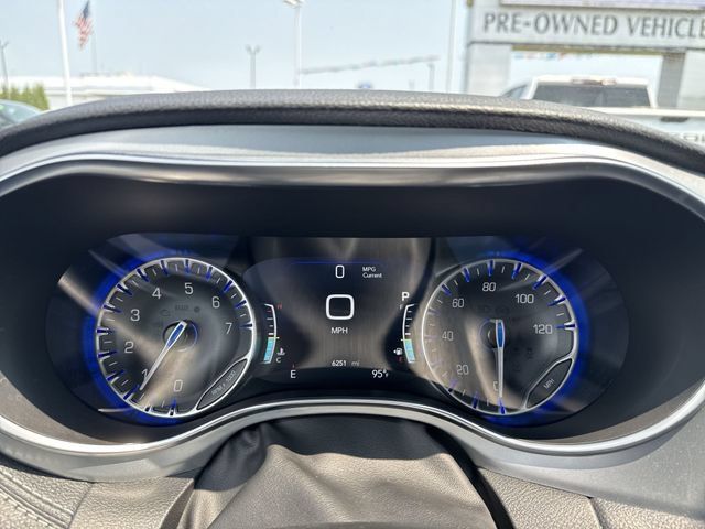 Used 2026 Chrysler Pacifica Limited FWD image 26