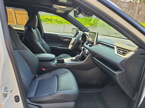 Used 2022 Toyota RAV4 XSE AWD/4WD image 11