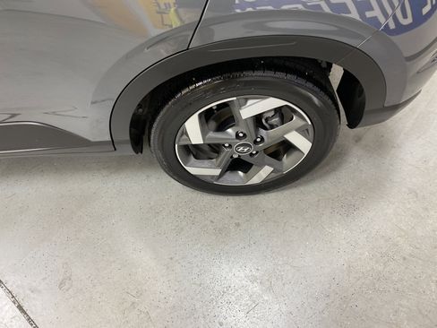 Used 2024 Hyundai Venue SEL image 12