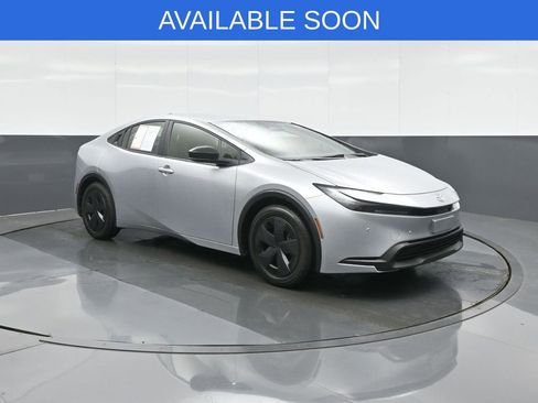 Used 2026 Toyota Prius LE FWD image 1