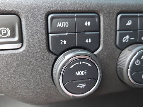 Used 2022 Chevrolet Silverado 1500 LTZ w/ LTZ Premium Package image 33