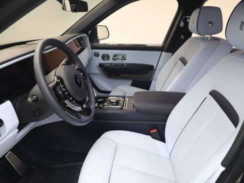 Certified 2025 Rolls-Royce Cullinan AWD/4WD image 16