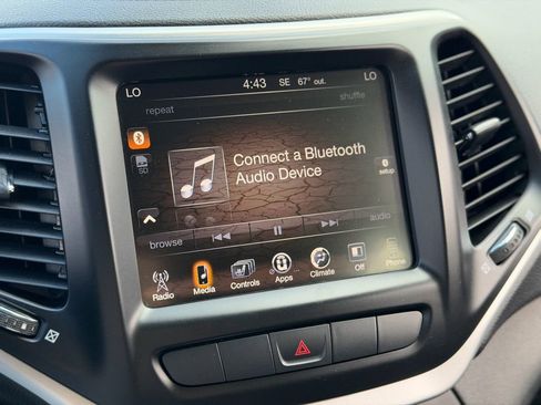 Used 2014 Jeep Cherokee Trailhawk w/ Comfort/Convenience Group AWD/4WD image 15