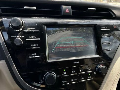 Used 2020 Toyota Camry LE image 32