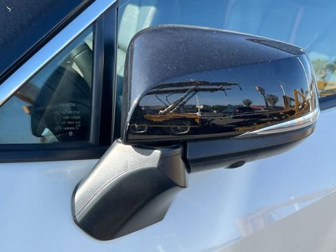 Used 2022 Toyota RAV4 XSE AWD/4WD image 9