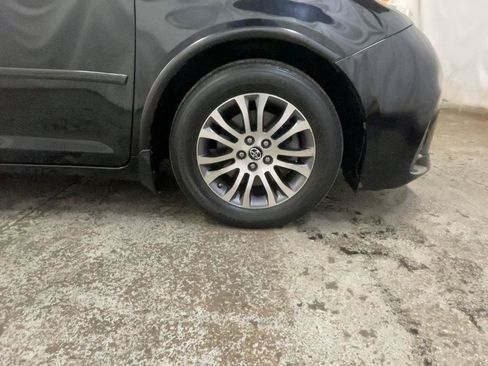 Used 2018 Toyota Sienna XLE FWD image 16