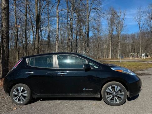 Used 2015 Nissan Leaf SV image 5