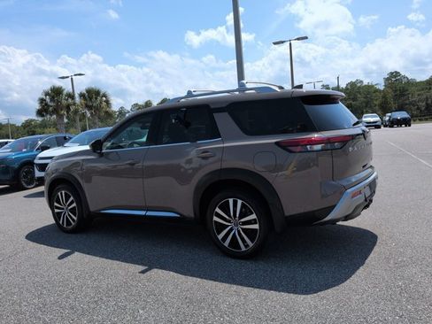 Used 2023 Nissan Pathfinder Platinum AWD/4WD image 7