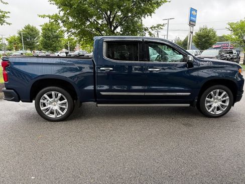 Used 2023 Chevrolet Silverado 1500 High Country w/ High Country Premium Package AWD/4WD image 6