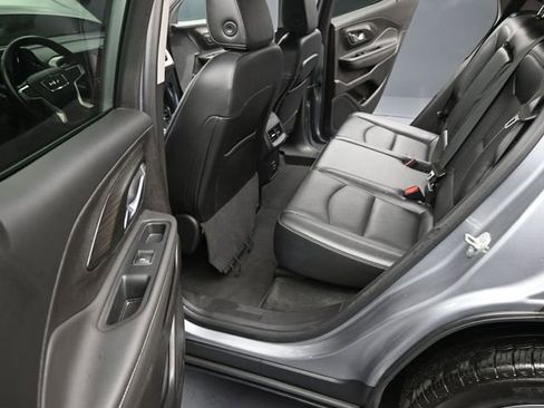 Used 2024 GMC Terrain SLT image 16