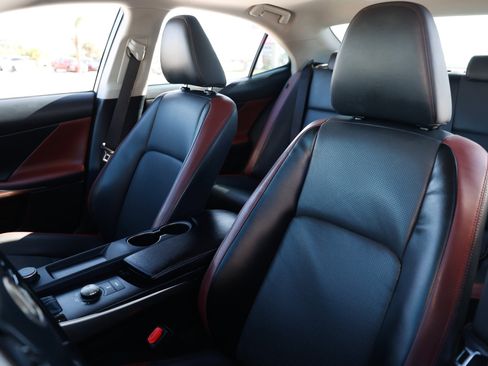 Used 2017 Lexus IS 200t image 9