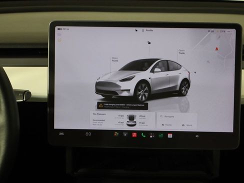 Used 2022 Tesla Model Y Long Range AWD/4WD image 24