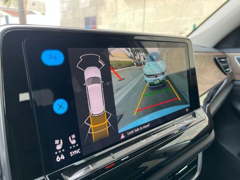 Used 2025 Volkswagen Atlas SE image 17