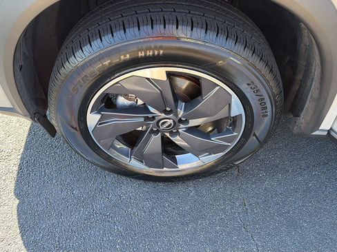 Used 2024 Nissan Rogue SV FWD image 36
