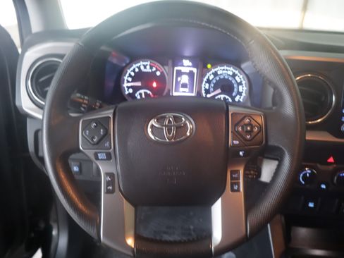 Certified 2021 Toyota Tacoma SR5 image 3