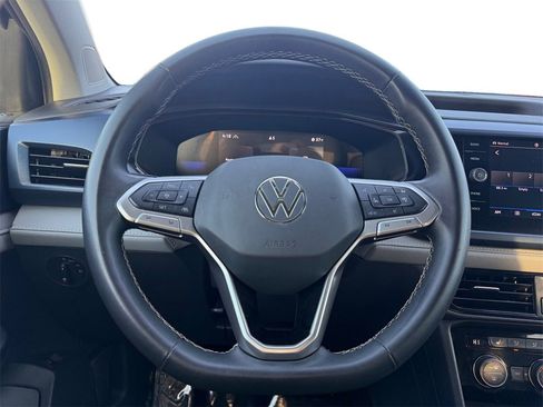 Used 2024 Volkswagen Taos SE image 12