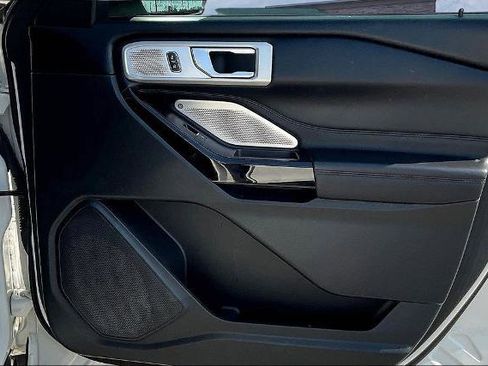 Certified 2022 Ford Explorer Platinum w/ Equipment Group 601A image 29