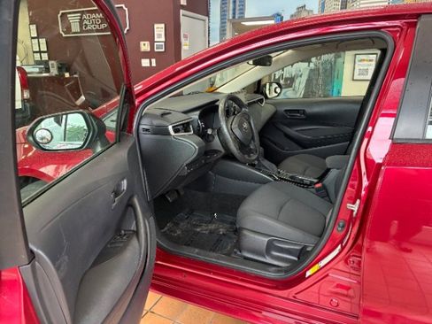 Used 2022 Toyota Corolla LE image 11