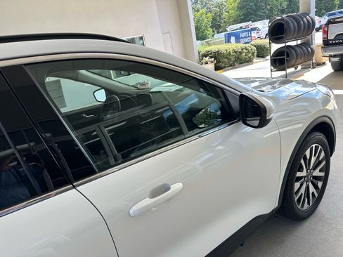 Certified 2020 Ford Escape Titanium AWD/4WD image 9