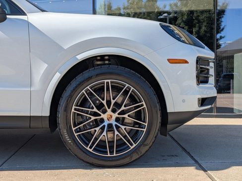 Certified 2025 Porsche Cayenne image 11