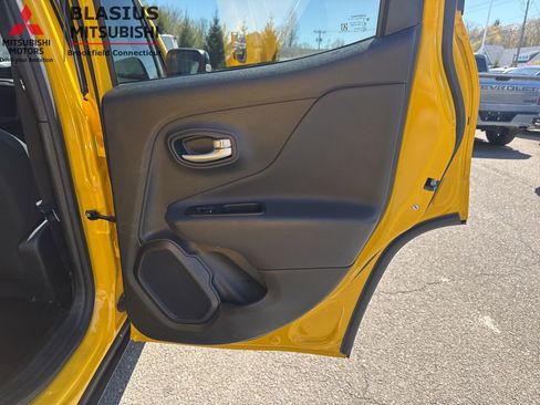 Used 2023 Jeep Renegade Latitude AWD/4WD image 38