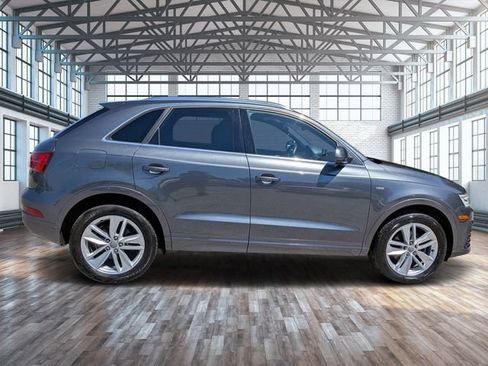 Used 2018 Audi Q3 2.0T Premium Plus w/ Premium Plus Package FWD image 3