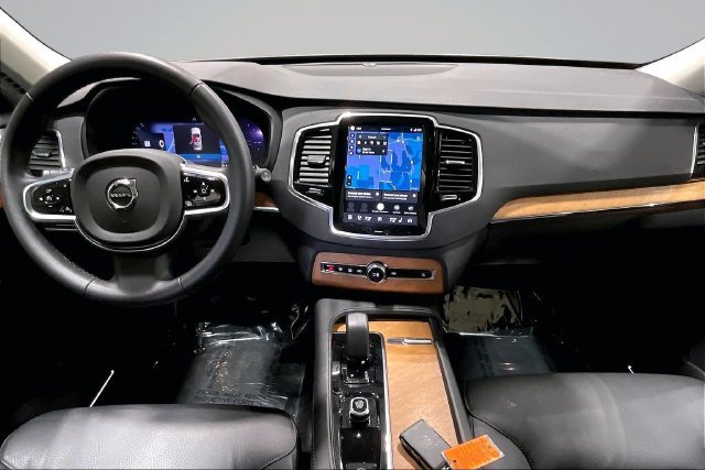 Certified 2025 Volvo XC90 T8 Plus w/ Protection Package Premier AWD/4WD image 19