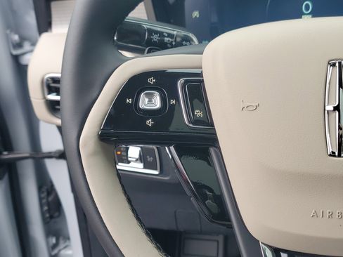 New 2026 Lincoln Corsair Premiere image 17