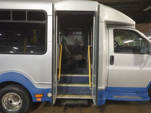 Used 2014 Chevrolet Express 3500 w/ Shuttle Bus Package image 21