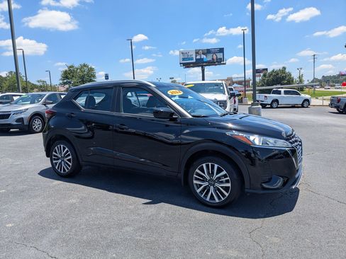 Used 2024 Nissan Kicks SV FWD image 3