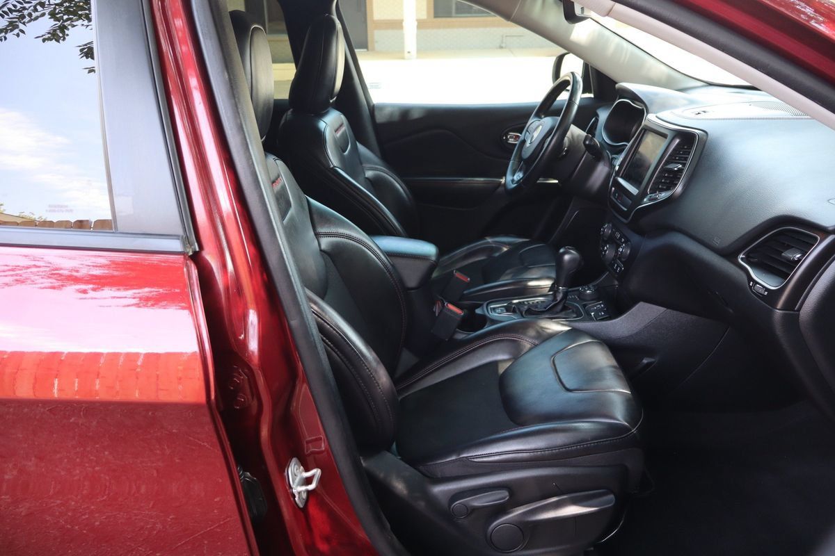 Used 2020 Jeep Cherokee Trailhawk w/ Comfort/Convenience Group AWD/4WD image 22