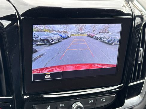 Used 2023 Chevrolet Traverse LT image 4